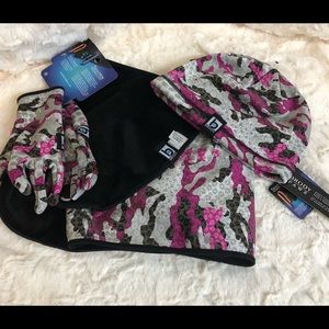 Brody Paws 3 Piece Set Hat Gloves Scarf Pink Camo